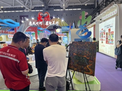 龍門(mén)農(nóng)民畫(huà)閃耀文博會(huì) 非遺傳承繪新篇，文化傳播綻異彩