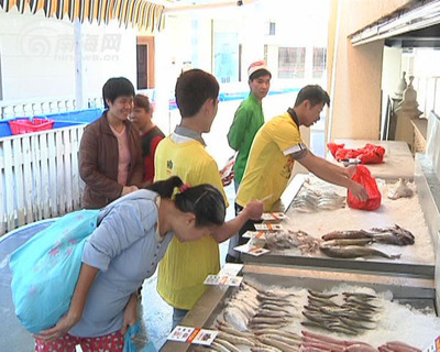 ?？诎鍢蚝ｕr超市進駐騎樓小吃街，打造“鮮選即烹”一站式美食體驗